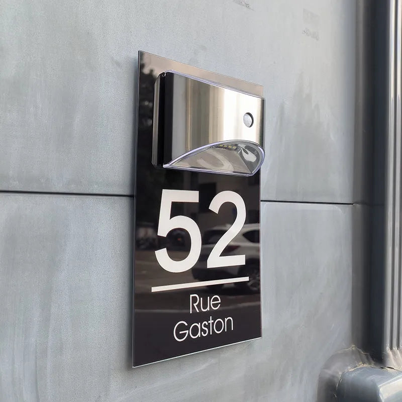 Targa da porta solare personalizzata: eleganza e visibilità 